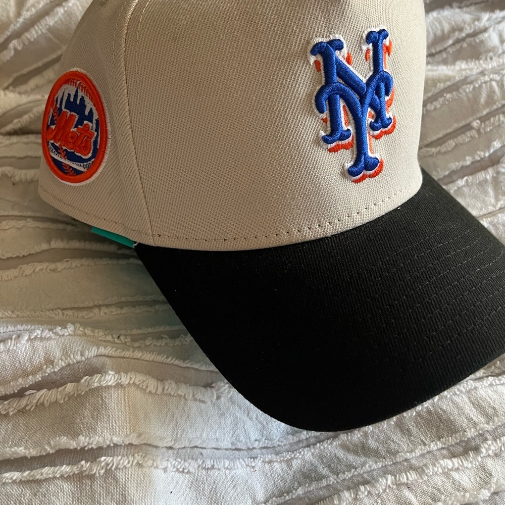 New York Mets Two-Tone Logo Baseball Cap - Cream and Black LGM! Snap back unisex